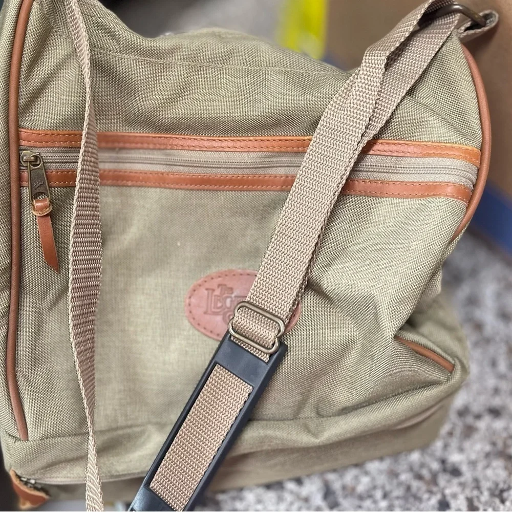 THE‎ LEGENDS COLLECTION by JOSTENS CROSS BODY/Shoulder bag /bottom zip USA MADE